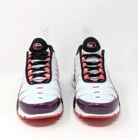 Nike Shoes - Nike air max plus tn